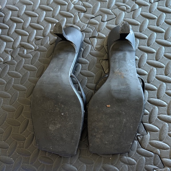 Zara Elegant Black Heeled Sandals - Picture 2 of 3